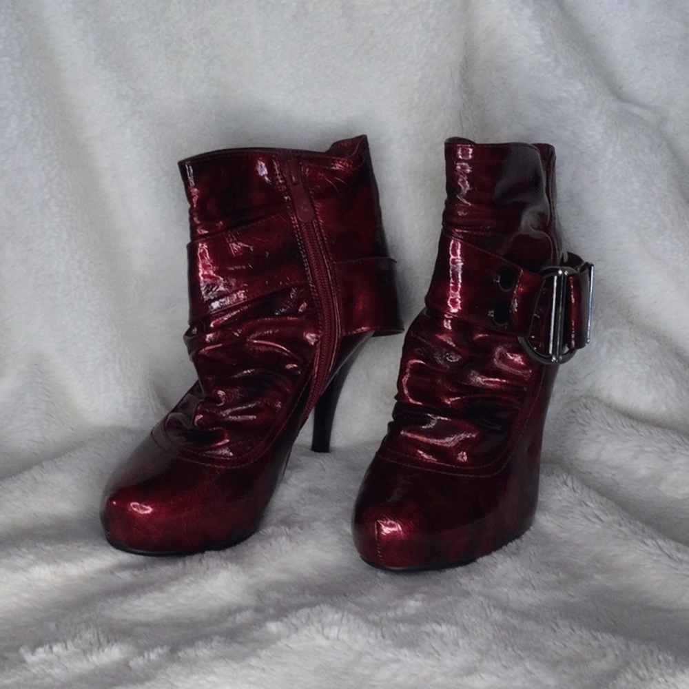 Beyond Ankle Boots size 6 Candy Apple Red & Black Swirl